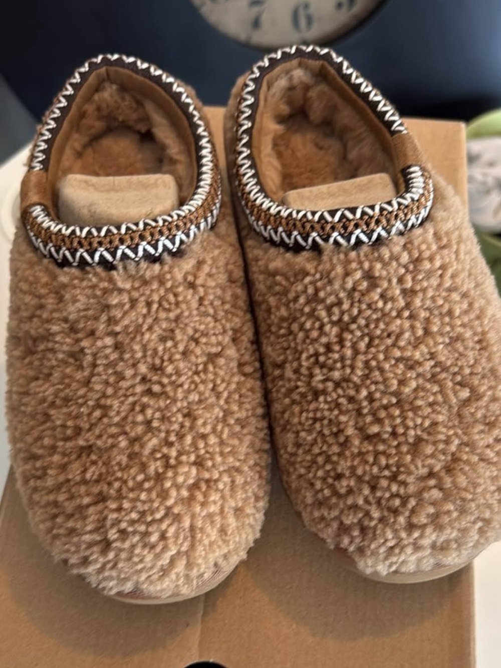 UGG Tasman Maxi Curly Slipper - Chestnut Brown